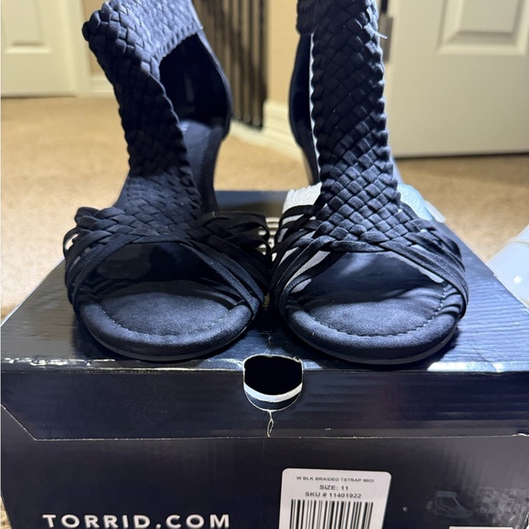 Brand new never worn size 11 W BLk Braided TSTRAP MIDI Torrid - Picture 3 of 4